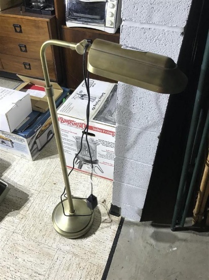Adjustable floor reading lamp
