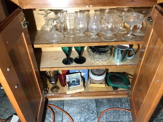 Cupboard contents lot