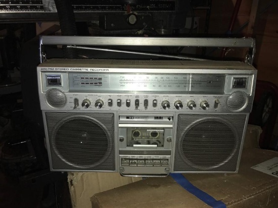 Rare Large GE Boom Box w/Equalizer Model 3-5286A