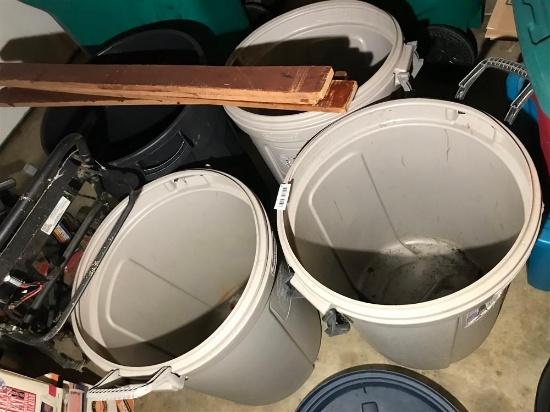 Group Lot 4 Plastic Garbage Cans