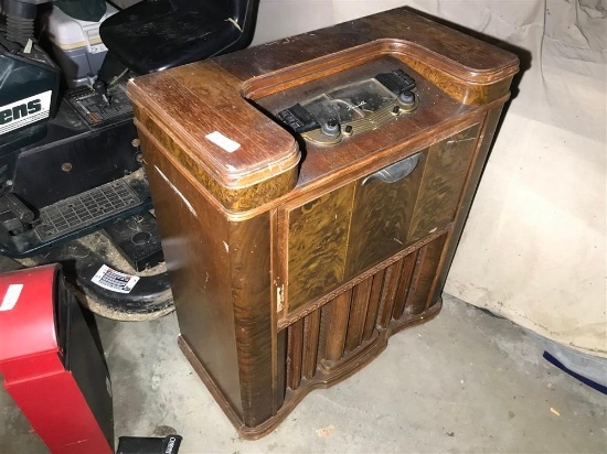 Antique Zenith Tube Radio Record Player Console