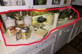 Contents of Countertop Lot Inc. Vintage Items