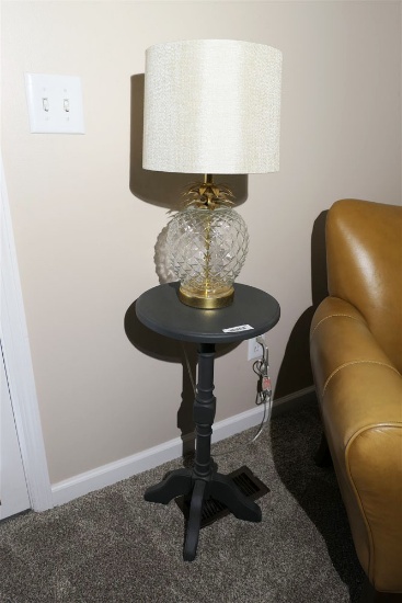 Pedestal Table w/Glass Pineapple Lamp