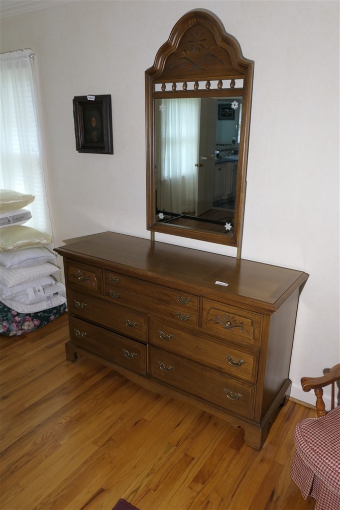 Vintage Penn Colony Broyhill Dresser W Mirror Estate Personal