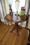 Antique style pedestal table