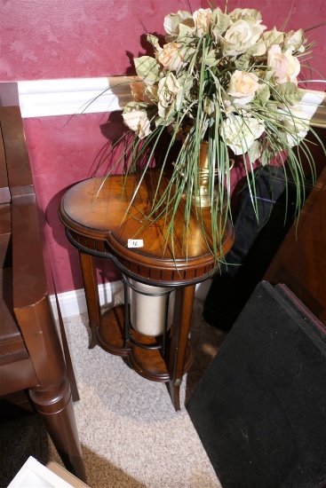 Nicer Side Table, Candle, vase