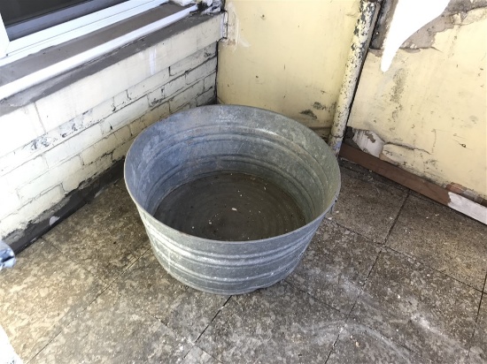 Vintage Large Galvanized Tub or basin