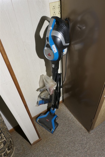 Nice Bissell Vacuum Cleaner - Works