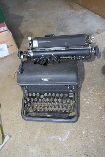 Antique Royal Typewriter