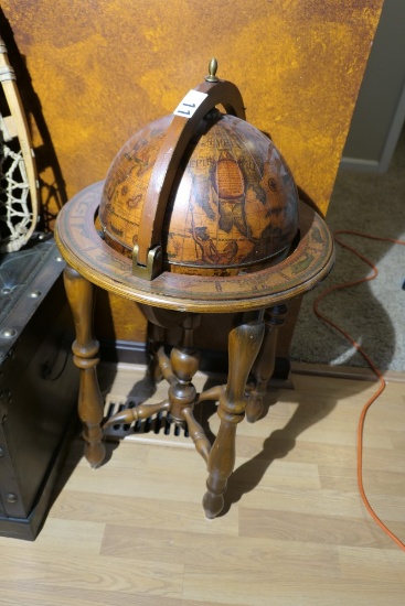 Nice globe form bar cabinet