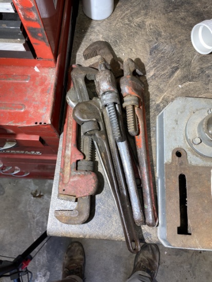 Group of assorted pipe wrenches