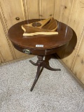 Round Duncan Phyfe type table w/Clock