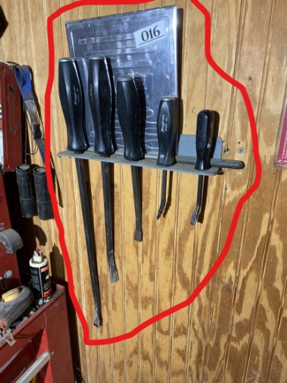 Snap-On Pry Bar Set with Wall Mount
