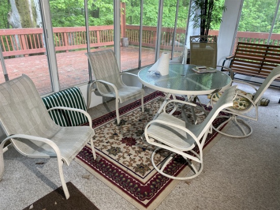 Patio table w/5 chairs, plus rug