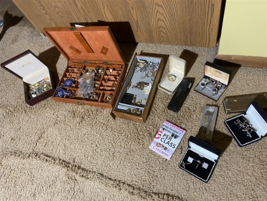 Group lot assorted vintage Men's jewelry, cufflinks etc