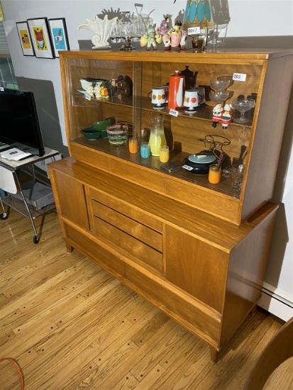 Nice Mid Century Modern Dining Hutch or Cabinet