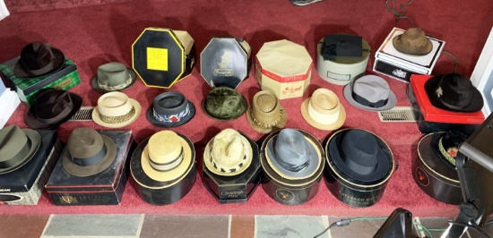 Huge lot of finer men's hats, fedoras in boxes