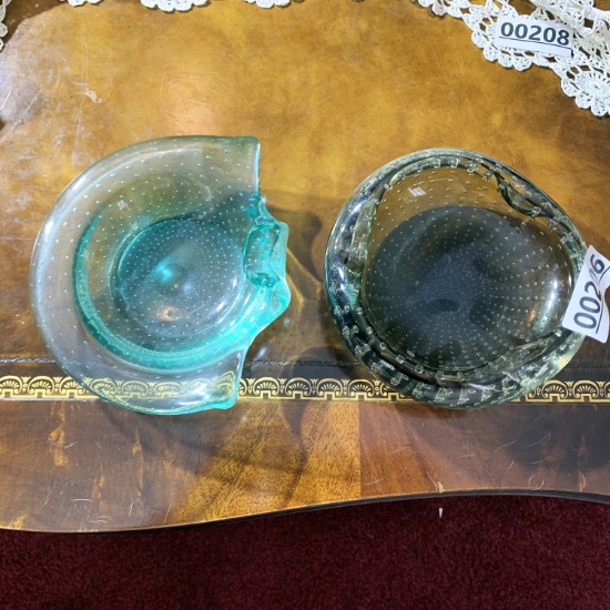 Pair of vintage ashtrays - controlled bubble