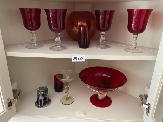 Group lot of better estate glass