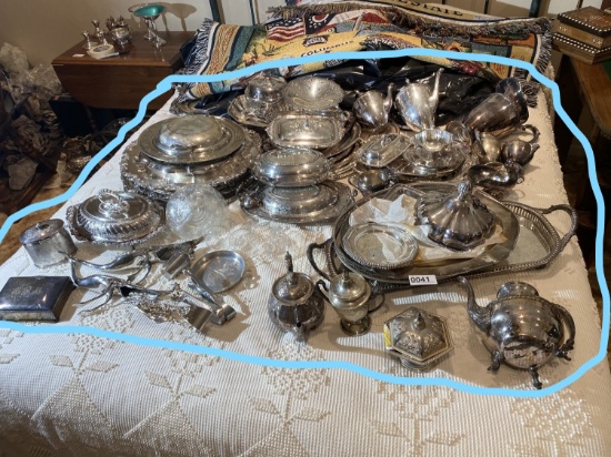 Very large lot of assorted silverplate items