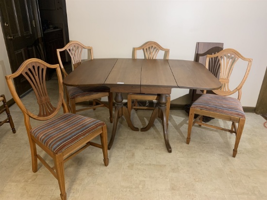 Kitchen Table, 4 Chairs, & 2 leaves.