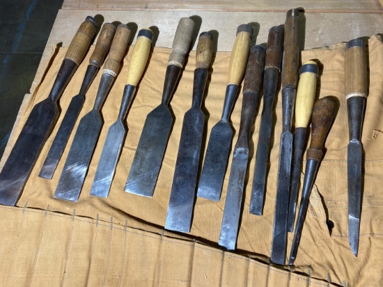 Big lot of assorted Scrapers or smaller timber chisels or slicks