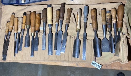 Large lto mostly antique woodworking chisels, gouges tools