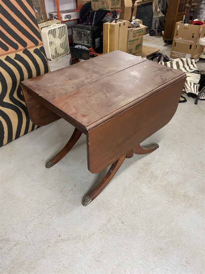 Vintage Duncan Phyfe style stop leaf table