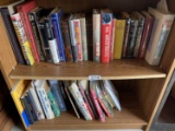 Large lot of assorted books - Graphic arts, collectibles, other topics