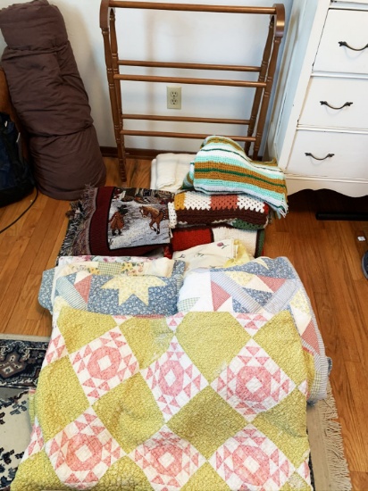 Quilt Rack, Quilts and Blankets