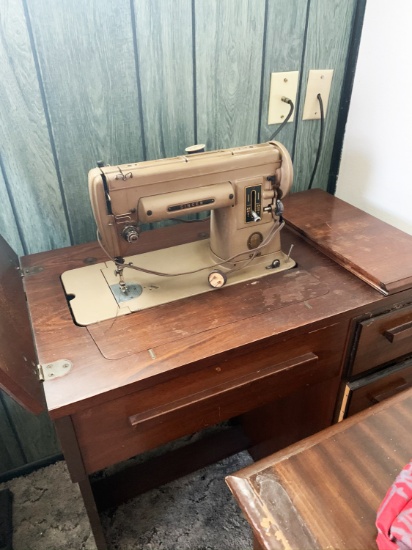 Vintage Singer Sewing Machine with sewing cabinet
