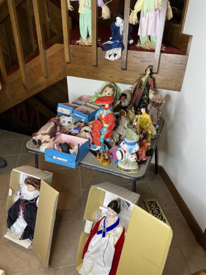 Group lot of assorted vintage dolls