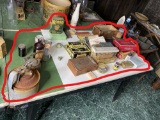 Table lot of assorted antiques, collectible items