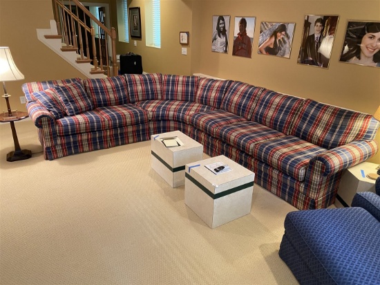 Nicely made sectional couch in excellent condition