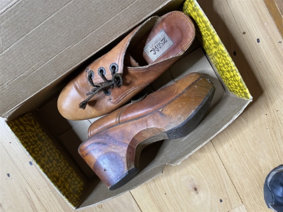 Pair of vintage 1950s Clogs/shoes