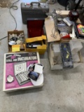 Group lot of assorted vintage items