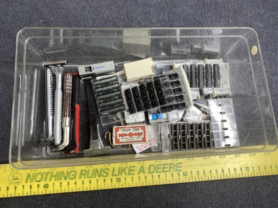 Lot lot of new and older razors etc