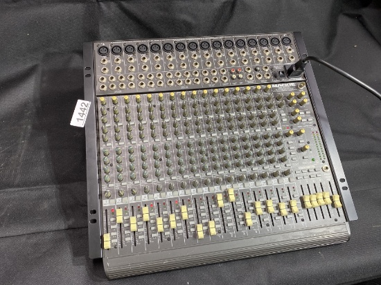 Mackie 1604-VLZ Pro 16 Channel Mixer