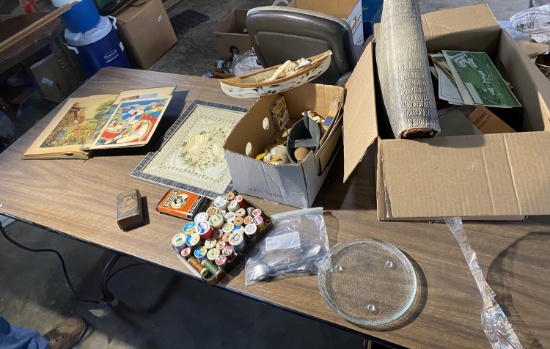 Table lot of assorted vintage items