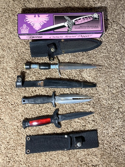 Group lot of collector knives including in box