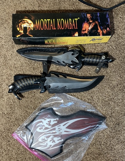 2 Gil Hibben Mortal Kombat Knives with Box and display