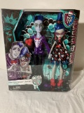 Monster High Loves Not Dead Set - Sloman Mortavitch & Ghoulia Yelps