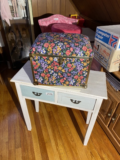 Small desk or table with drawers