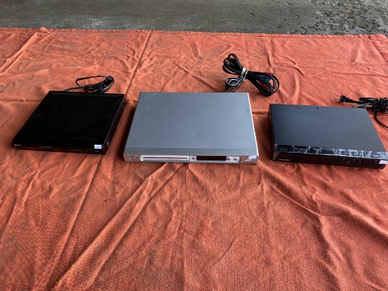 Group lot of 3 DVD Players