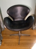 Mid-century Modern Leather Swan Chair - Arne Jacobson style