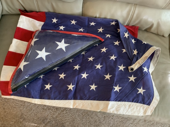 2 AMERICAN FLAGS