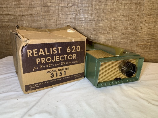 Vintage Realist 620 Projector Model 3151.