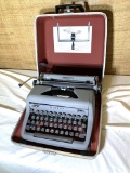 Royal Quiet De Luxe Typewriter.