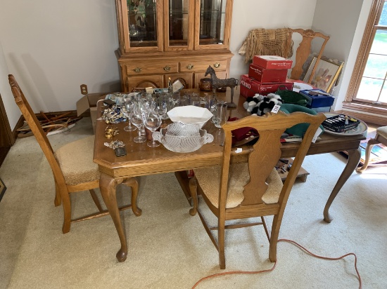 Vintage Broyhill oak dining table and 8 chairs