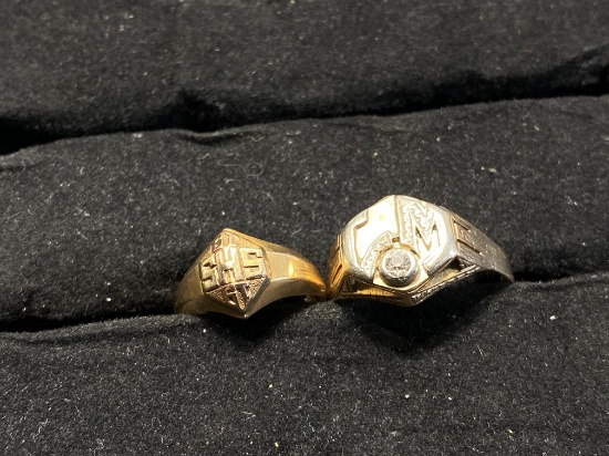 2 Antique gold rings